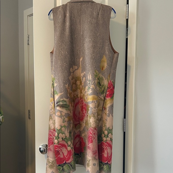 Sleeveless Taupe Floral Long Vest with Pink Rose Detail - Picture 2 of 4